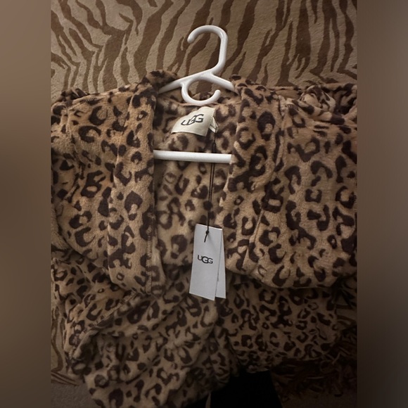 Ugg Cheetah Print Robe - Picture 3 of 4